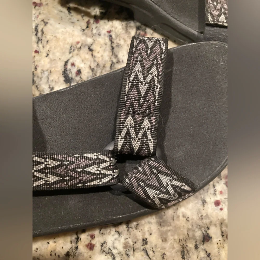 Men's Size 9 Teva Velcro Strap Shock Pad Sandals - Picture 7 of 14